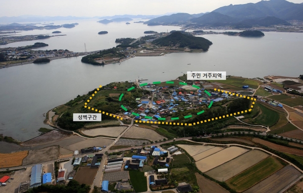 ▲문화유산에 둘러 싸인 주민거주 지역(사진제공=전라남도)