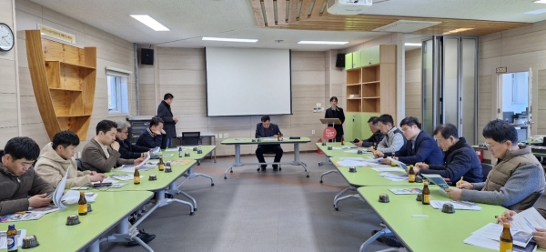▲순천시 소상공인연합회는 24일 오후 순천시민협력센터에서 2025년도 이사회 및 총회를 개최했다.(사진제공=순천시 소상공인연합회)