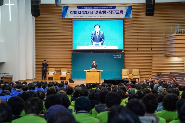 ▲박홍률 목포시장이 양동제일교회에서 열린 노인일자리 발대식에서 인사말씀을 하고 있다.(사진제공=목포시)