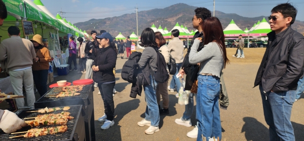 ▲광양시는 제24회 광양매화축제가 차 없는 거리, 일회용품과 바가지요금이 없는 3무 축제로 자리매김하며, 경쟁력 있는 콘텐츠를 바탕으로 지속가능한 축제로 도약하고 있다.(사진제공=광양시)