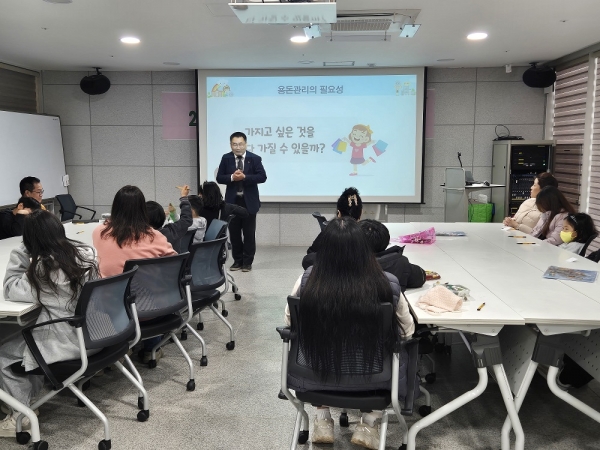 ▲순천시는 지난 15일 드림스타트 아동 및 부모를 대상으로 올바른 소비습관 형성을 위한 금융경제교육을 실시했다.(사진제공=순천시)