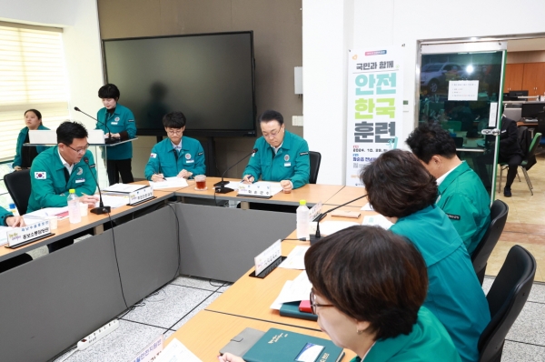 ▲화순군은 19일 행정안전부 주관 ‘2024년 재난대응 안전한국훈련’에서 우수기관으로 선정되어 행정안전부 장관 기관 표창을 수상했다.(사진제공=화순군)