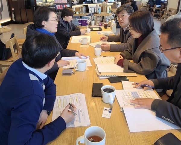 ▲광양시는 지난 19일 국회를 방문해 권향엽 국회의원과 면담을 갖고, 철강·이차전지 산업의 위기 대응을 위한 정부 지원을 요청했다.(사진제공=광양시)