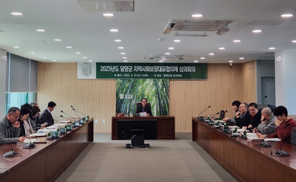 ▲담양군 지역사회보장대표협의체가 지난 19일 위원 20명이 참석한 가운데 대표협의체 회의를 개최했다.(사진제공=담양군)