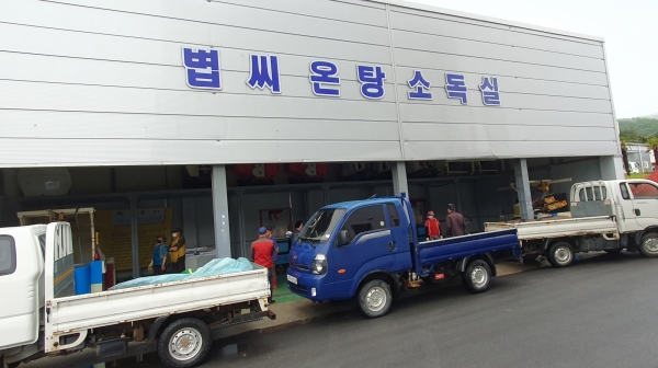 ▲진도군에서 본격적인 벼 농사철을 맞아 3개소에서 친환경 온탕소독장을 동시 운영한다.((사진제공=진도군)