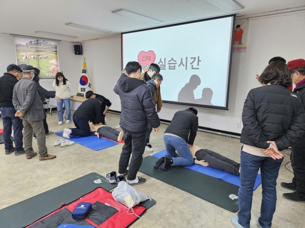 ▲진도군 보건소는 심폐소생술 교육을 진행했다.(사진제공=진도군)
