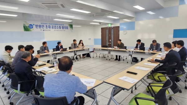 ▲26일 전남교육청의 청렴 정책 수립을 위한 민원인 초청 인터뷰가 진행되고 있다.(사진제공=전라남도교육청)