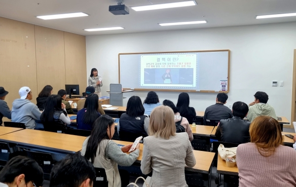 ▲광산구는 이주노동자‧어르신 대상으로 결핵 검진 및 결핵 예방 수칙을 집중 홍보했다.(사진제공=광주 광산구)