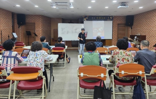 ▲디지털 접속 및 사용 교육 모습(사진제공=완도군)