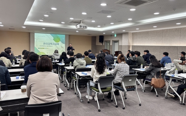 ▲대한산업안전협회 강사가 관리감독자 직무교육을 진행하고 있다.(사진제공=신안군)