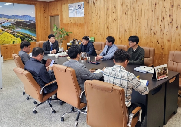 ▲장흥군은 지난 4일 농업관련 단체와 함께 농업정책 간담회를 가졌다.(사진제공=장흥군)