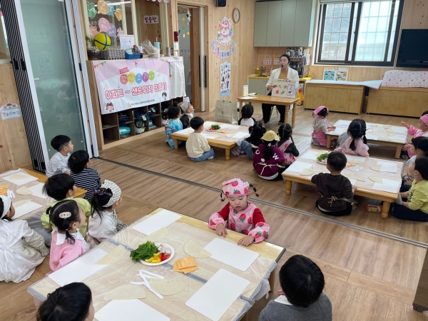 ▲순천시 어린이·사회복지급식관리지원센터는 4월부터 11월까지 등록시설 162개소의 어린이 5,000명을 대상으로 찾아가는 요리활동을 진행한다.(사진제공=순천시)