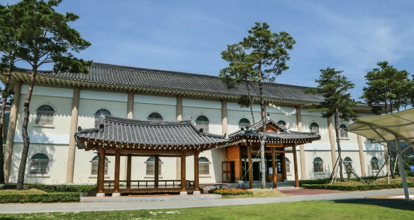 ▲구례군은 지난 9일 ‘제3회 지리산 식물세밀화 공모전’의 수상작을 발표했다.(사진제공=구례군)