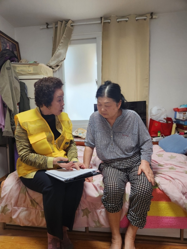 ▲서구가 고독사 예방과 사회적 고립 해소를 위한 전문상담관제를 도입했다.(사진제공=광주시 서구)