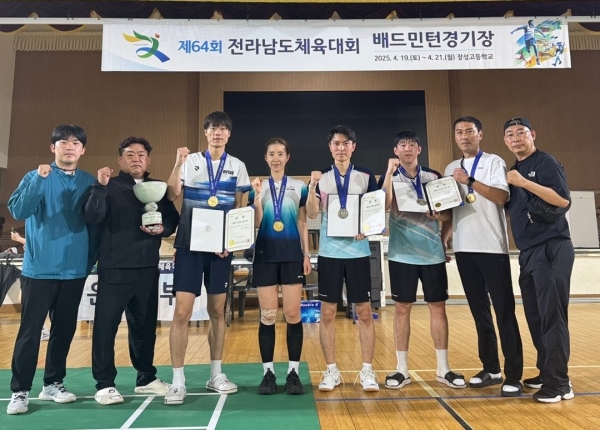 ▲제64회 전라남도 체육대회 배드민턴 시상식 모습(사진제공=신안군)