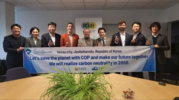 ▲여수시는 지난 24일(현지시간) ICLEI 세계본부와 2026여수세계섬박람회 성공 개최와 제33차 유엔기후변화협약 당사국총회(COP33) 유치 상호 협력에 관한 협약을 체결했다.(사진제공=여수시)