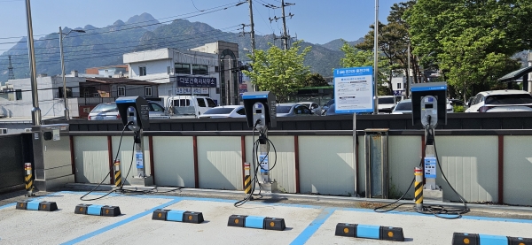 ▲전기차 완속충전기(사진제공=영암군)