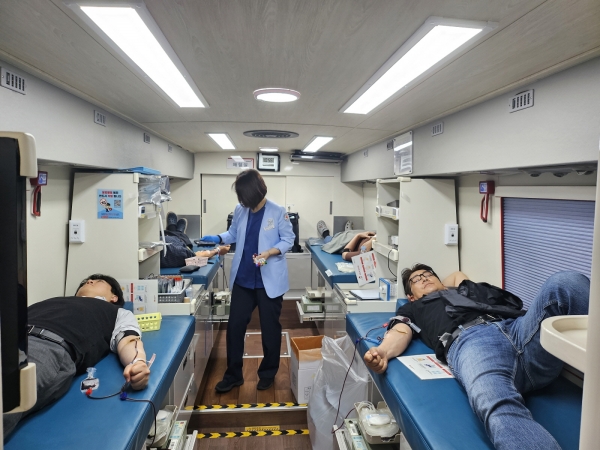 ▲진도군은 대한적십자사(광주전남혈액원)와 연계해 헌혈을 진행했다.(사진제공=진도군)