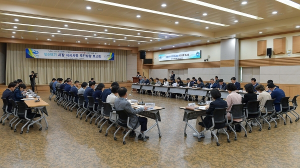▲정기명 여수시장이 지난 29일 민선 8기 지시사항 추진상황 보고회를 개최해 이행을 점검하고 있다.(사진제공=여수시)