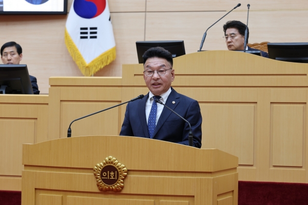 ▲김정이 도의원 지난 4월 30일 제390회 임시회 제1차 본회의 5분 자유발언을 하고 있다(사진제공=전라남도의회)