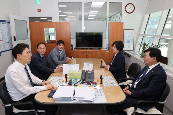 ▲장흥군은 지난 7일 농림축산식품부 등 중앙부처를 방문해 지역 현안사업 반영을 위한 정부예산 확보전에 나섰다.(사진제공=장흥군)