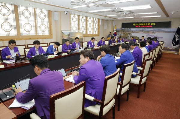 ▲신안군은 지난 13일 공직사회 청렴도 제고를 위한 청렴협의체 회의를 개최했다.(사진제공=신안군)