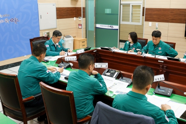 ▲순천시는 16일 재난종합상황실에서 집중호우 대응체계를 점검하는 상황판단회의를 가졌다(사진제공=순천시)