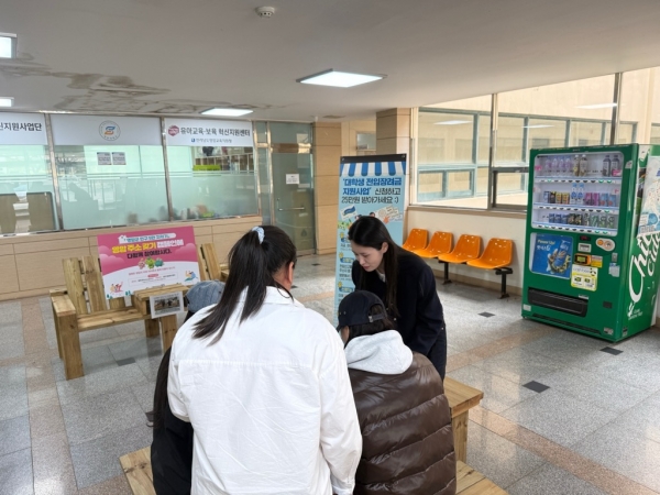 ▲찾아가는 대학생 전입지원금 접수(사진제공=영암군)