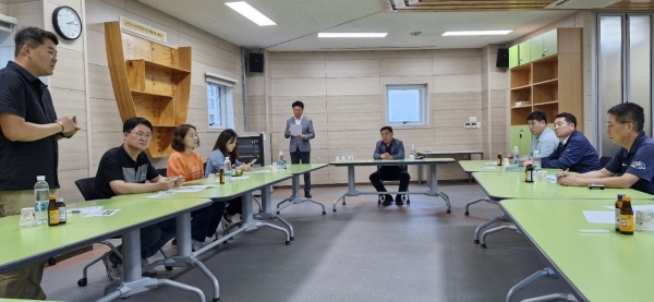 ▲순천시 소상공인연합회는 22일 오후 2시 소상공인연합회 회의실에서 2025년 5월 이사회를 개최했다.(사진=이기장 기자)
