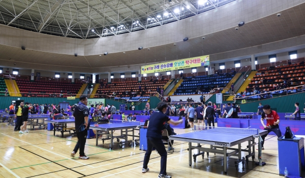 ▲구례군은 지난 24일 구례 실내체육관에서 제16회 구례산수유배 호남권 탁구대회를 성황리에 개최했다.(사진제공=구례군)