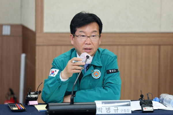 ▲광주 광산구가 2일 금호타이어 광주공장 화재 대응 대책과 관련해 각계 대표들을 만나 금호타이어 화재 대응 대책회의를 열었다.(사진제공=광주 광산구)