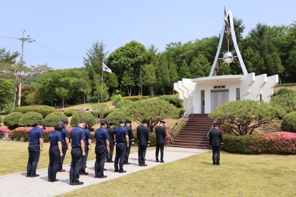 ▲해남교도소는 ‘제70회 현충일’ 및 ‘호국보훈의 달’을 맞이하여, 4일현충탑을 방문해 참배했다(사진제공=해남교도소)