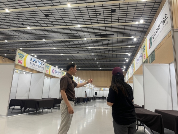 ▲오는 12일 열리는 ‘2026 대입정보 박람회’ 행사장을 대상으로 특별 안전점검이 이뤄지고 있다.(사진제공=전라남도교육청)