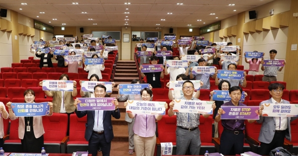 ▲지난 11일 신안군은‘2025년 상반기 공무원 인권감수성 향상 교육’을 진행했다.(사진제공=신안군)