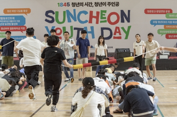 ▲순천시는 지난 10일 청년센터에서 2025년 청년의 날 준비를 위한 청년정책협의체 기획분과 첫 회의를 개최했다.(사진제공=순천시)