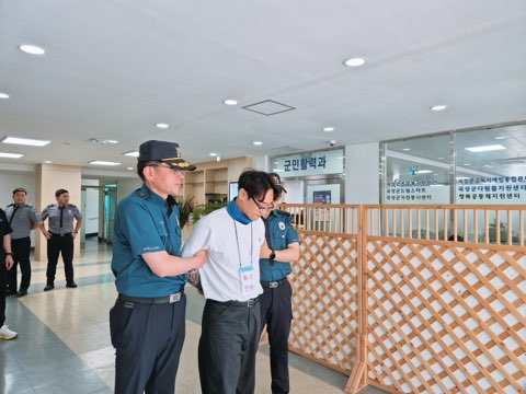 ▲특이민원 위기 상황을 가정한 대응훈련을 하고 있는 모습(사진제공=곡성군)