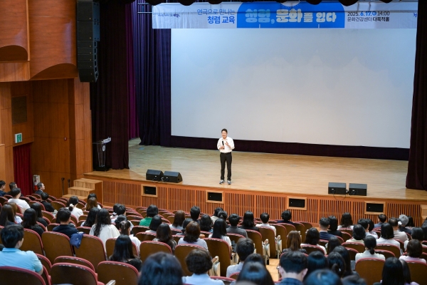 ▲지난 17일 노관규 순천시장이 연극으로 만나는 청렴교육에서 공직자의 청렴한 자세를 강조했다.(사진제공=순천시)