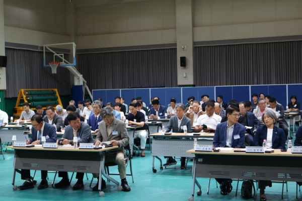 ▲전라남도체육회가 18일 오후 3시 전라남도체육회관 다목적체육관 1층에서 민선 2기 후반기 각종 위원회 위촉장 수여식을 개최했다(사진=이기장 기자)
