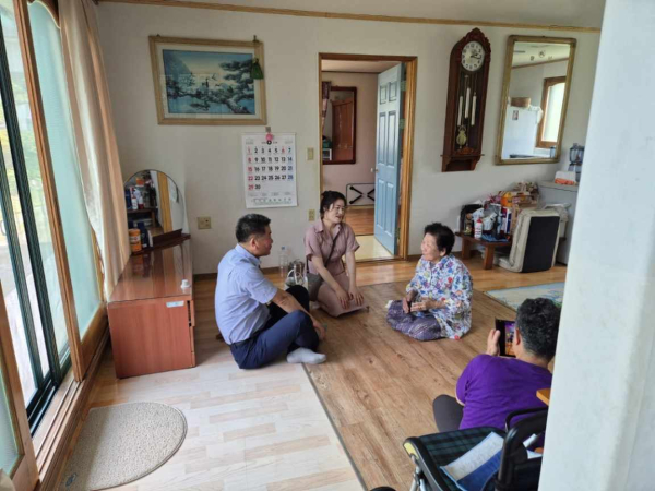 순천시 황전면 마중물보장협의체-외구교회, 취약계층에 '여름나기 꾸러미' 전달