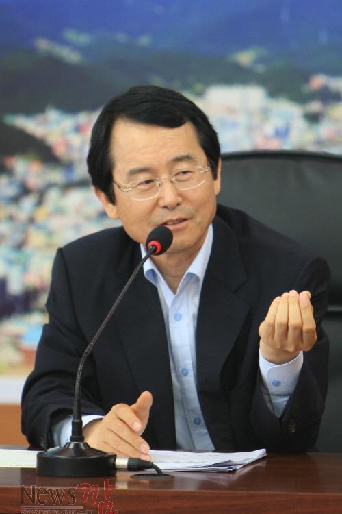 크기변환_완도군수 인터뷰사진.JPG