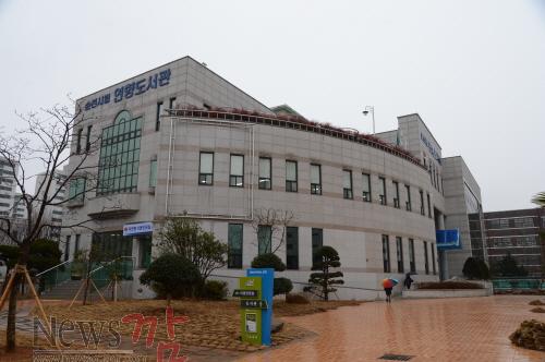 크기변환_순천시립 연향도서관 전경.jpg