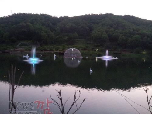 크기변환_화순 동구리호수공원 경관조명 ‘장관’2.jpg