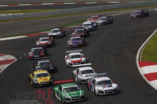 크기변환_AFOS대회-Audi R8 LMS Cup 대회 사진.jpg