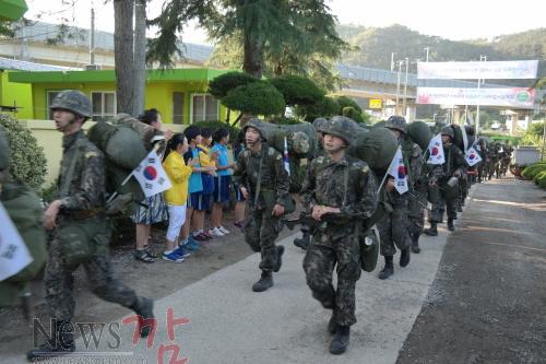 크기변환_황전초-해군사관학교+행군+환영.JPG