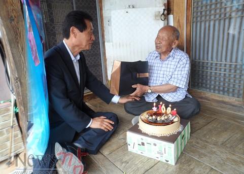 크기변환_송광면 100세 어르신 생신축하.jpg
