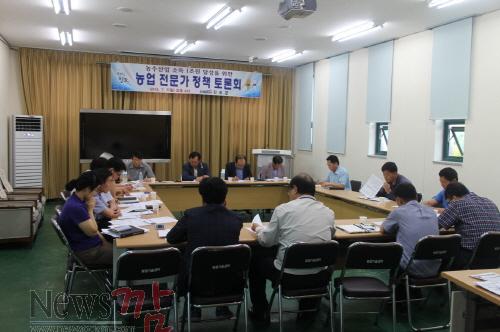 크기변환_진도군, 농수산업 소득 1조원 달성을 위한 농업전문가 토론회 개최(농업전문가 토론회 장면).jpg
