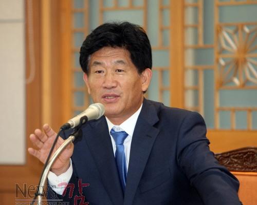 크기변환_업무보고-강인규_시장_1.jpg