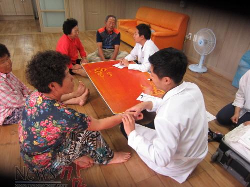 크기변환_진도군, 정부 3.0 우수사례 벤치마킹 활발(무의도서 순회진료 장면 등).JPG