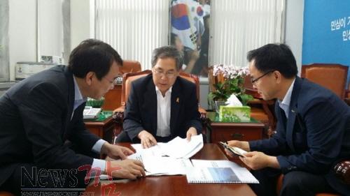 크기변환_내년도우윤근_의원_국비_확보[1].jpg