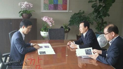 크기변환_박홍률_목포시장,_기획재정부_방문규_제2차관_면담(2014.7.28)[1].jpg